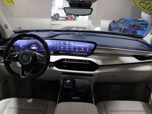 Used 2025 Buick Enclave Avenir w/ Super Cruise Package image 2