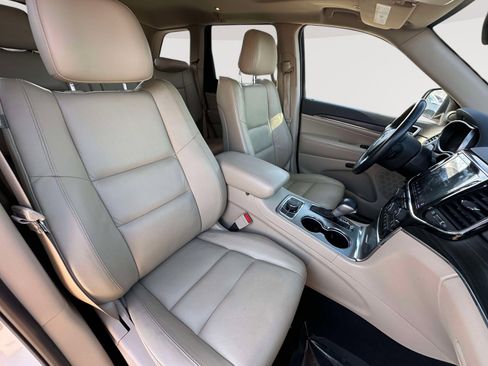 Used 2019 Jeep Grand Cherokee Limited image 22