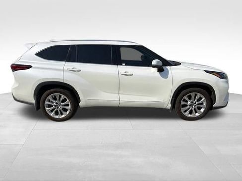 Used 2021 Toyota Highlander Limited AWD/4WD image 4