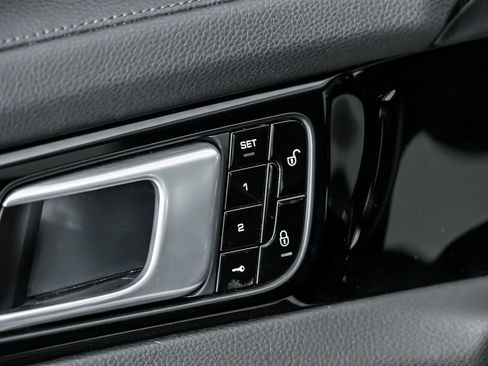 Used 2018 Porsche Panamera 4S image 19