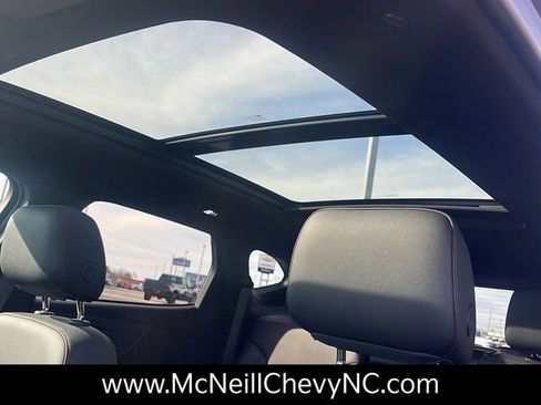 Used 2022 Chevrolet Blazer RS w/ Enhanced Convenience Package image 18