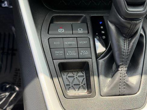 Used 2024 Toyota RAV4 XLE w/ Convenience Package AWD/4WD image 25
