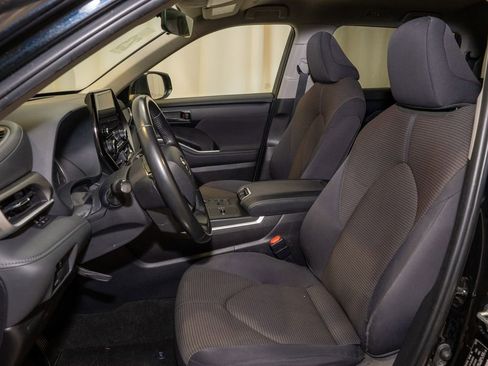 Used 2023 Toyota Highlander LE image 12