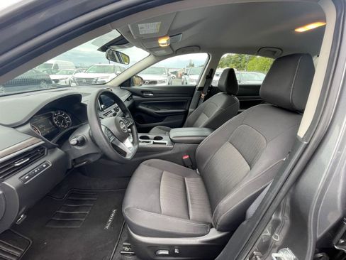 Used 2025 Nissan Altima 2.5 SV image 22