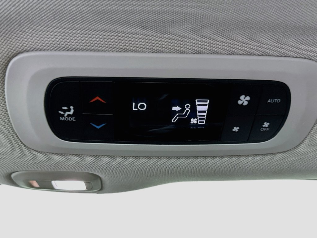 Used 2022 Chrysler Pacifica Limited FWD image 27