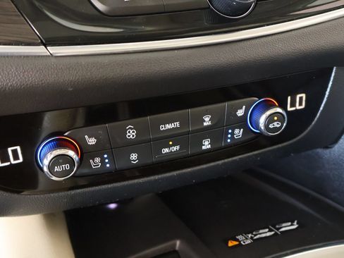 Used 2023 Buick Enclave Premium w/ Experience Buick Package FWD image 7