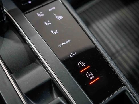 Used 2024 Porsche Macan image 25