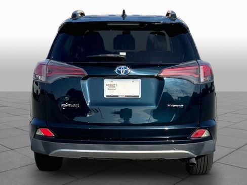 Used 2018 Toyota RAV4 LE AWD/4WD image 5