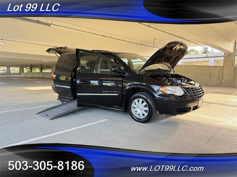 Used 2006 Chrysler Town & Country Touring w/ Trailer Tow Prep Group FWD image 32