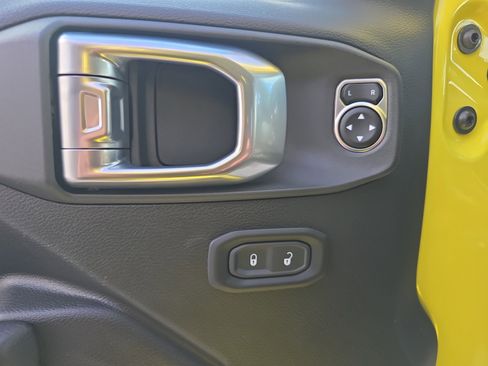 Used 2022 Jeep Wrangler Unlimited Sport image 19