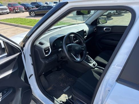 Used 2024 Hyundai Venue SEL FWD image 20