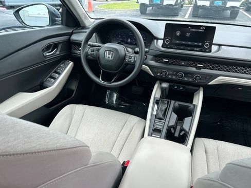 Used 2025 Honda Accord SE image 9