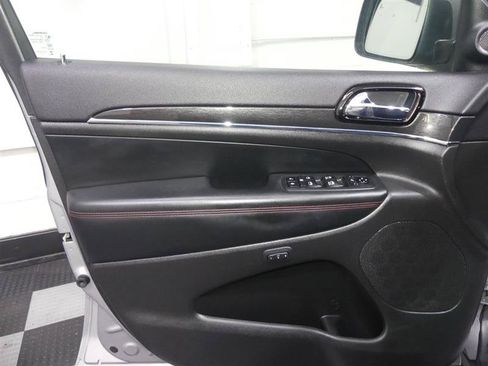 Used 2019 Jeep Grand Cherokee Trailhawk w/ Trailhawk Luxury Group AWD/4WD image 18