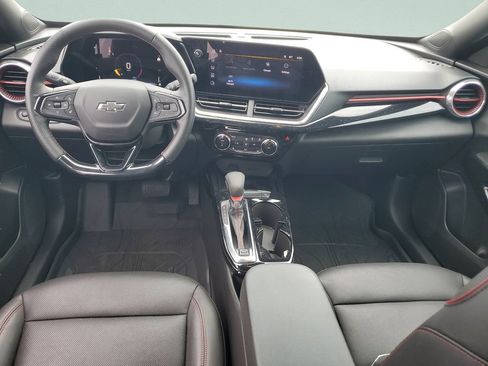 Used 2025 Chevrolet Trax RS w/ Sunroof Package FWD image 11