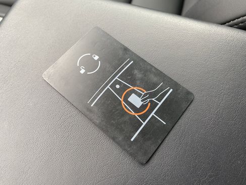 Used 2022 Tesla Model Y Long Range image 33