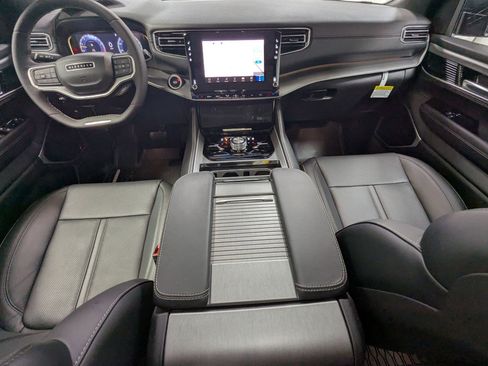 New 2025 Jeep Wagoneer Series III w/ Premium Group I image 15