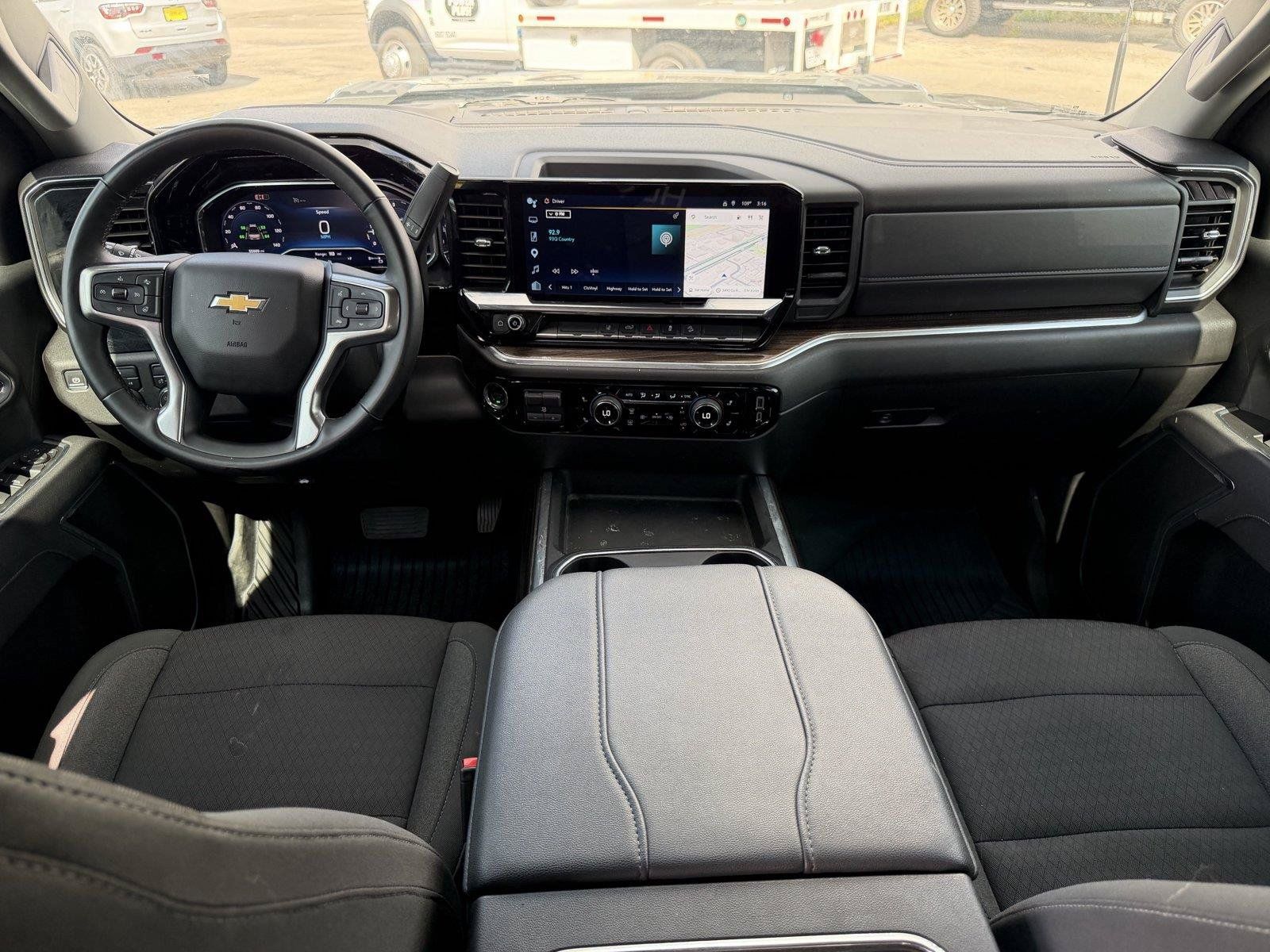 Used 2025 Chevrolet Silverado 2500 LT AWD/4WD image 19
