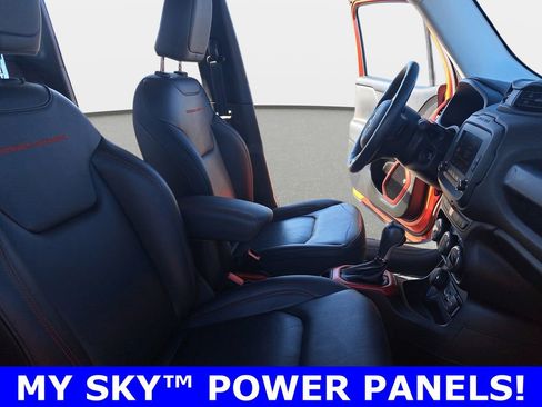 Used 2017 Jeep Renegade Trailhawk w/ Premium Trailhawk Package image 11