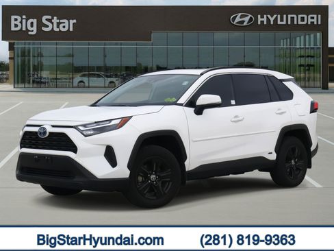 Used 2024 Toyota RAV4 XLE image 1