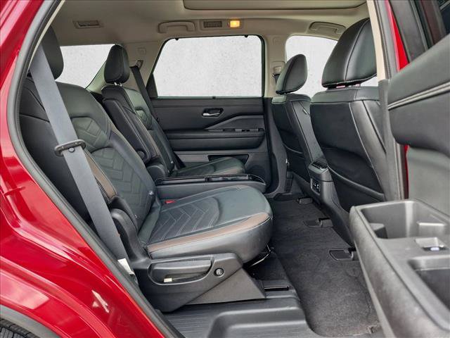 Used 2022 Nissan Pathfinder Platinum w/ Cargo Package AWD/4WD image 18