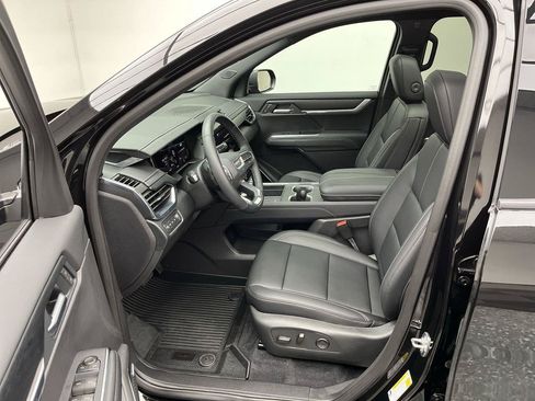 Used 2026 GMC Acadia Elevation w/ Elevation Premium Package AWD/4WD image 3