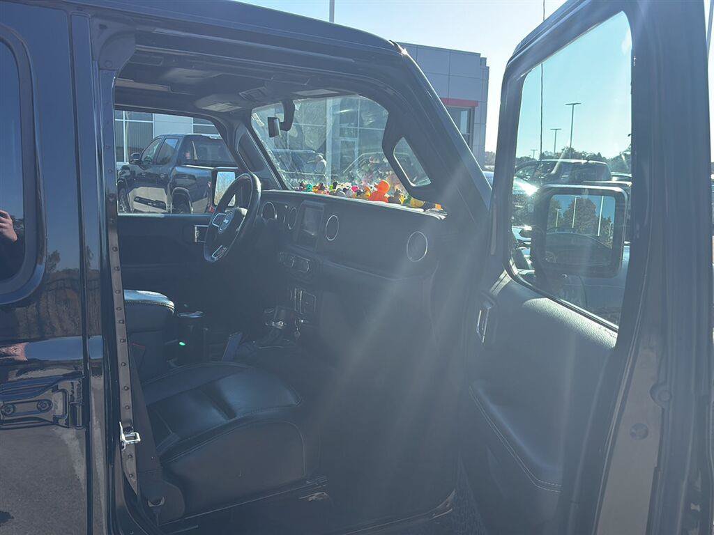 Used 2019 Jeep Wrangler Unlimited Sahara AWD/4WD image 19