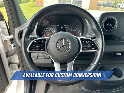 Used 2022 Mercedes-Benz Sprinter 2500 image 11