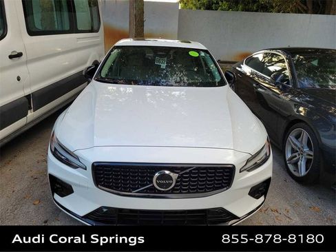 Used 2023 Volvo S60 B5 Ultimate image 8
