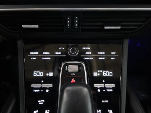 Used 2023 Porsche Cayenne Platinum Edition AWD/4WD image 23