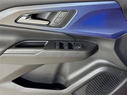 New 2025 Chevrolet Equinox EV LT image 16