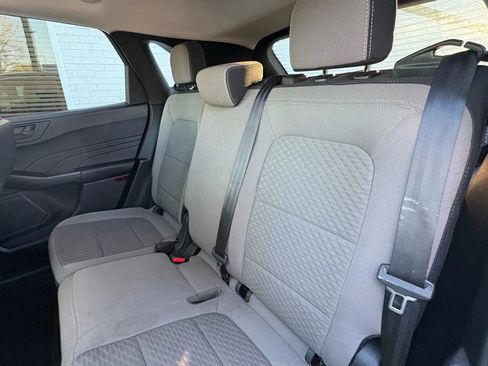 Used 2022 Ford Escape SE image 18