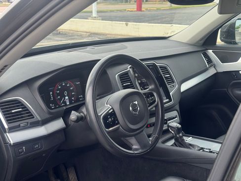 Used 2018 Volvo XC90 T5 Momentum w/ Convenience Package image 9