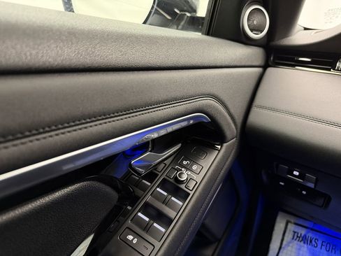 Used 2020 Land Rover Range Rover Evoque R-Dynamic SE image 17