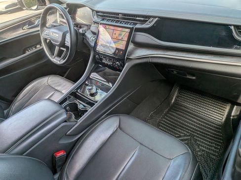 Used 2022 Jeep Grand Cherokee Limited image 19