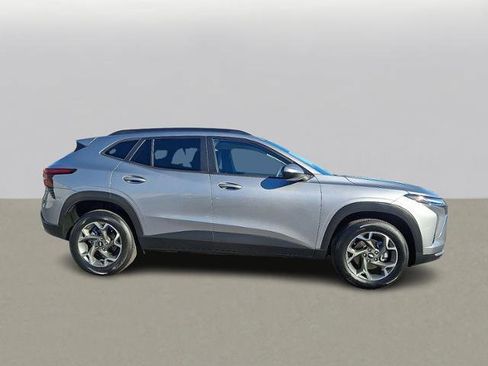 Used 2024 Chevrolet Trax LT image 7