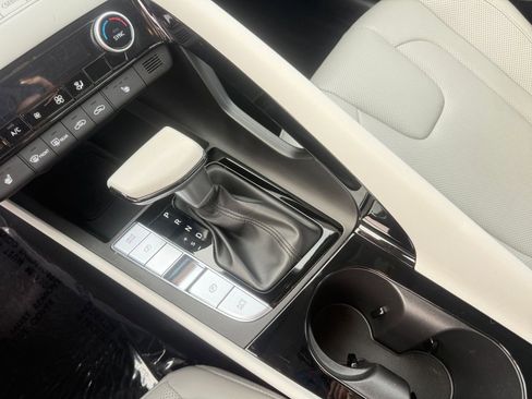 Used 2025 Hyundai Elantra Limited image 41