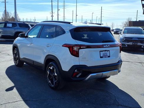 Used 2024 Kia Seltos EX image 2