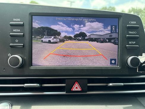 Used 2022 Hyundai Elantra SEL FWD image 14