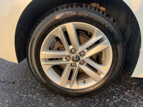 Used 2019 Toyota Corolla SE FWD image 38