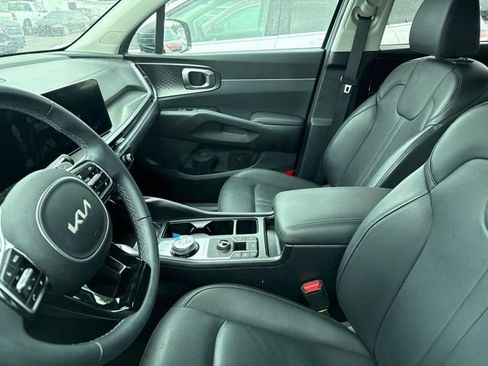 Certified 2025 Kia Sorento EX AWD/4WD image 2