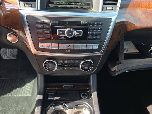 Used 2016 Mercedes-Benz GL 450 4MATIC w/ Premium I Package image 11