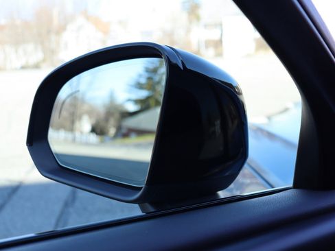 Used 2024 Volvo C40 Recharge Core image 23