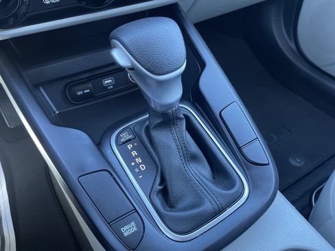 Used 2023 Kia Soul LX w/ LX Technology Package FWD image 14
