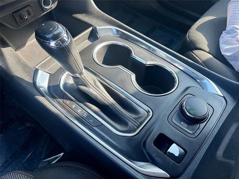 Used 2020 Chevrolet Traverse LT image 17