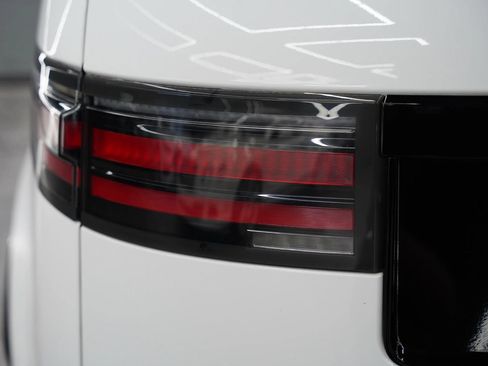 Used 2022 Land Rover Discovery HSE R-Dynamic AWD/4WD image 23