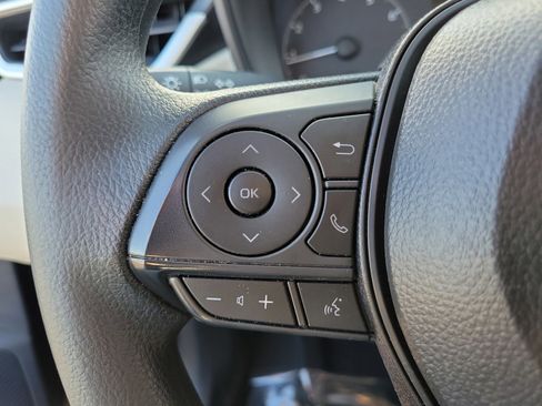 Used 2025 Toyota Corolla LE image 18