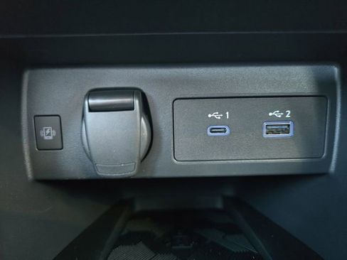 New 2025 Nissan Versa SR image 6