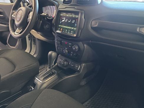 Used 2023 Jeep Renegade Latitude AWD/4WD image 17