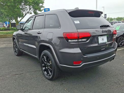 Used 2020 Jeep Grand Cherokee Altitude AWD/4WD image 4