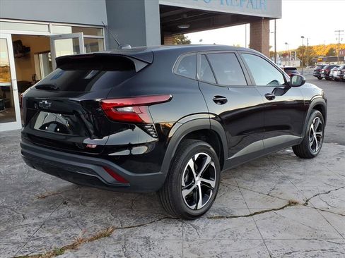 Used 2024 Chevrolet Trax RS image 3